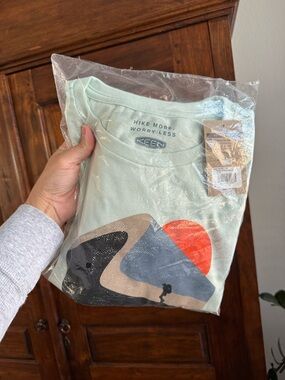 KEEN Hike More Tee Shirt in Whispering Blue Brand New Organic Cotton